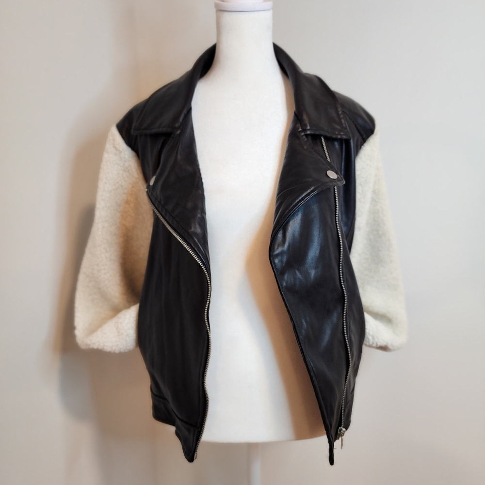 Vigoss Womens Large Black and Cream Cropped Moto Jacket Faux Leather and Fleece